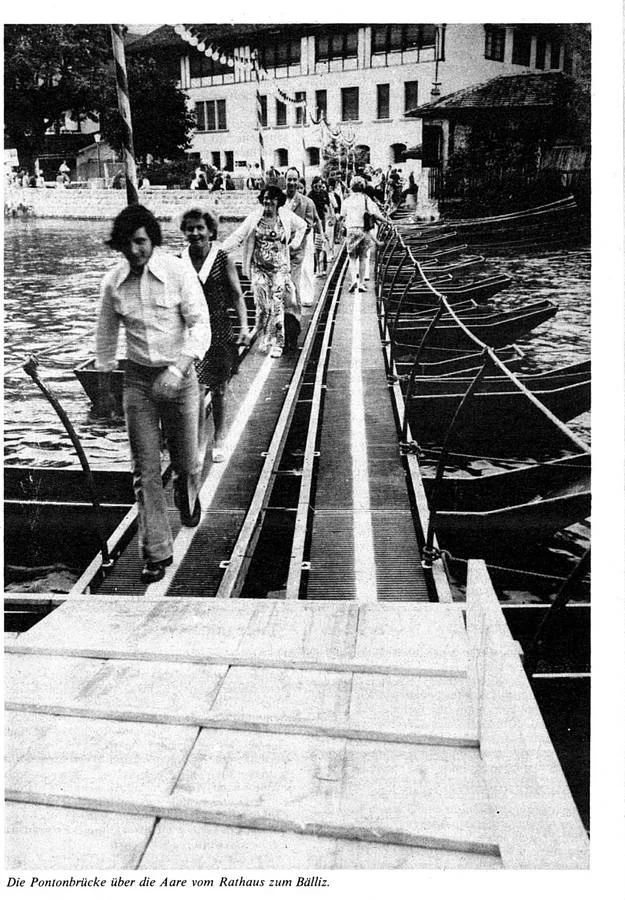 Provisorische Pontonbrücke über die Aare, erstes Brügglifest 1974